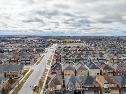 138 Yakefarm Boulevard Whitchurch-stouffville ON L4A 0R8