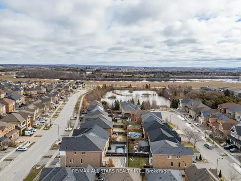 138 Yakefarm Boulevard Whitchurch-stouffville ON L4A 0R8