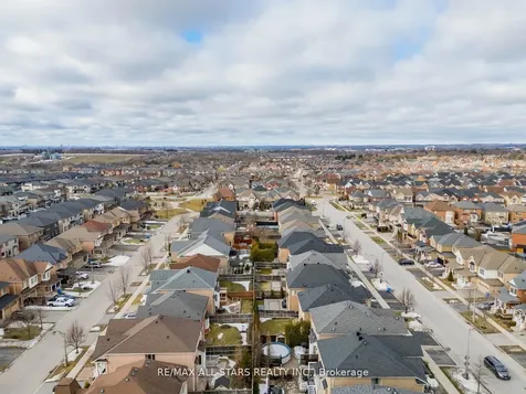 138 Yakefarm Boulevard Whitchurch-stouffville ON L4A 0R8