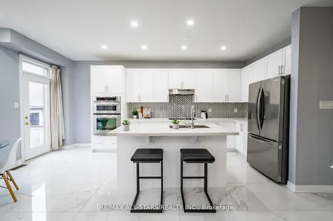 138 Yakefarm Boulevard Whitchurch-stouffville ON L4A 0R8