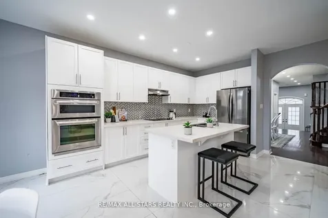 138 Yakefarm Boulevard Whitchurch-stouffville ON L4A 0R8