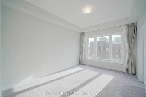 32 Guardhouse Crescent Markham ON L6C 3J8