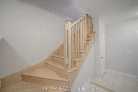 32 Guardhouse Crescent Markham ON L6C 3J8