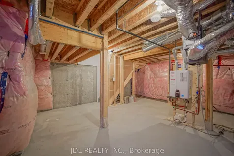 32 Guardhouse Crescent Markham ON L6C 3J8