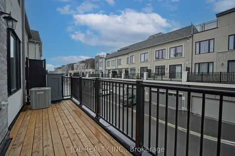 32 Guardhouse Crescent Markham ON L6C 3J8