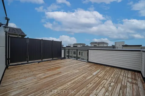 32 Guardhouse Crescent Markham ON L6C 3J8