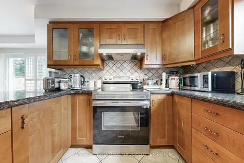 98 Charing Crescent Aurora ON L4G 6P5