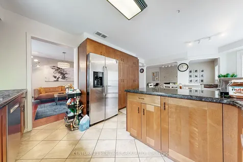 98 Charing Crescent Aurora ON L4G 6P5