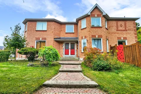 98 Charing Crescent Aurora ON L4G 6P5
