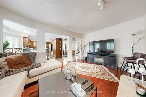 98 Charing Crescent Aurora ON L4G 6P5