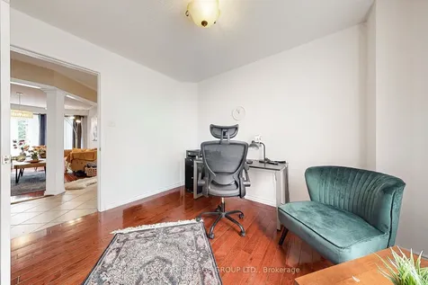 98 Charing Crescent Aurora ON L4G 6P5