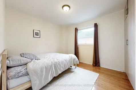 98 Charing Crescent Aurora ON L4G 6P5