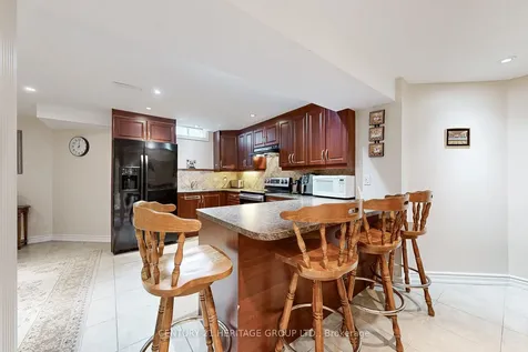 98 Charing Crescent Aurora ON L4G 6P5