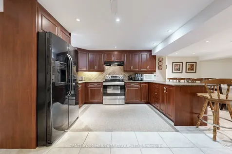 98 Charing Crescent Aurora ON L4G 6P5