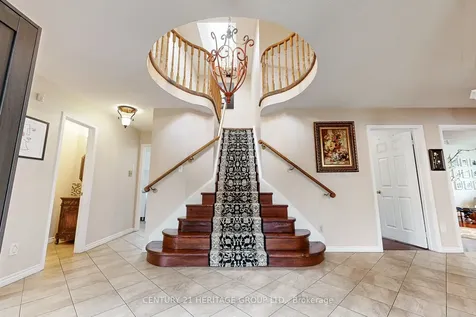98 Charing Crescent Aurora ON L4G 6P5