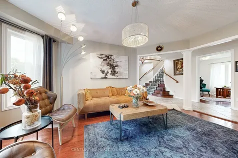 98 Charing Crescent Aurora ON L4G 6P5