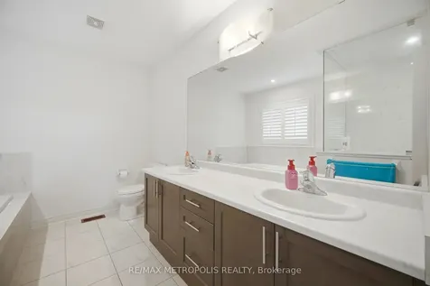 223 Inverness Way S Bradford West Gwillimbury ON L3Z 0W5