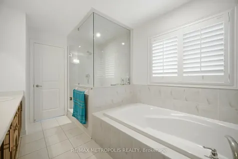 223 Inverness Way S Bradford West Gwillimbury ON L3Z 0W5