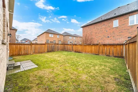 223 Inverness Way S Bradford West Gwillimbury ON L3Z 0W5