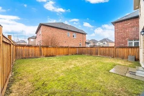 223 Inverness Way S Bradford West Gwillimbury ON L3Z 0W5