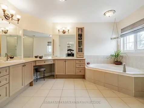 12 Barberry Crescent Richmond Hill ON L4E 4S5