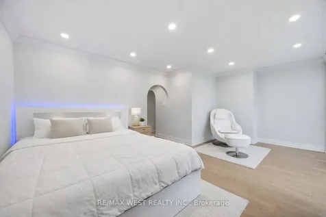 100 Arbors Lane Vaughan ON L4L 7G4