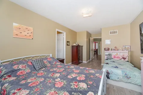 85 Ronan Crescent Vaughan ON L4H 2J6