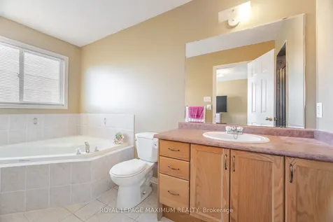 85 Ronan Crescent Vaughan ON L4H 2J6
