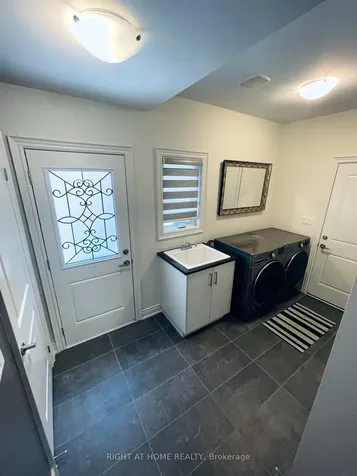 671 Langford Boulevard Bradford West Gwillimbury ON L3Z 4P4
