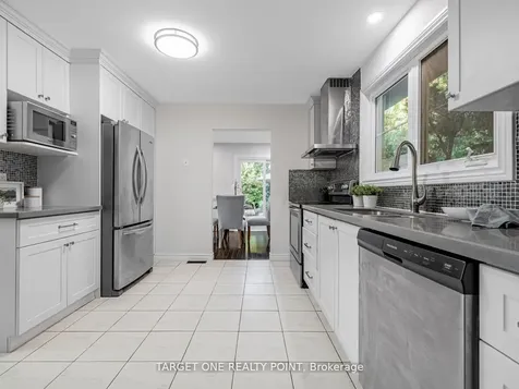 93 Mayvern Crescent Richmond Hill ON L4C 5J6