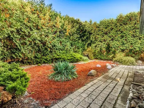 93 Mayvern Crescent Richmond Hill ON L4C 5J6