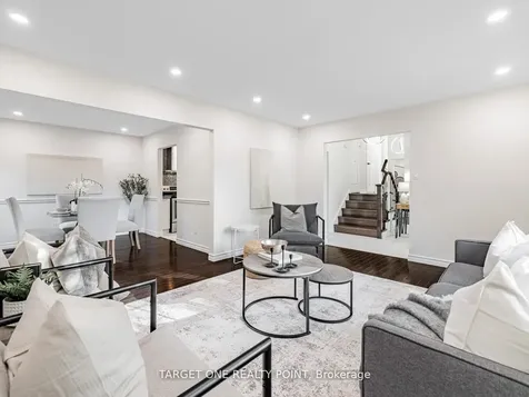 93 Mayvern Crescent Richmond Hill ON L4C 5J6