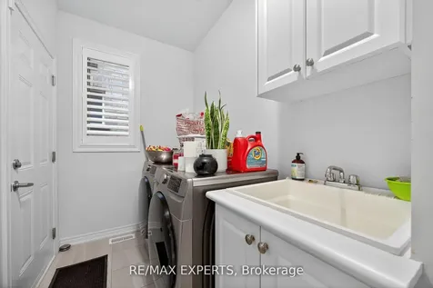 66 Robb Thompson Road East Gwillimbury ON L0G 1M0