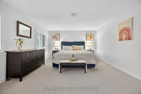 66 Robb Thompson Road East Gwillimbury ON L0G 1M0