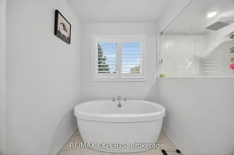 66 Robb Thompson Road East Gwillimbury ON L0G 1M0