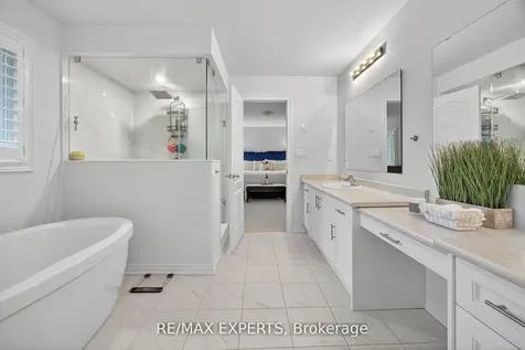 66 Robb Thompson Road East Gwillimbury ON L0G 1M0