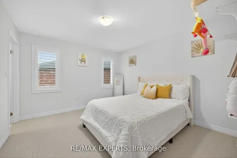 66 Robb Thompson Road East Gwillimbury ON L0G 1M0
