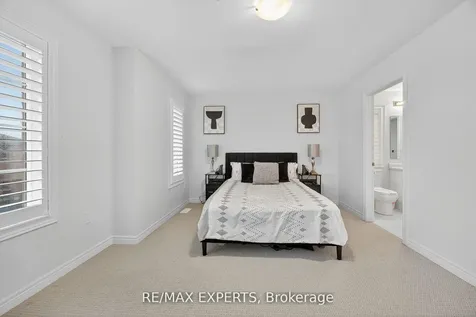 66 Robb Thompson Road East Gwillimbury ON L0G 1M0