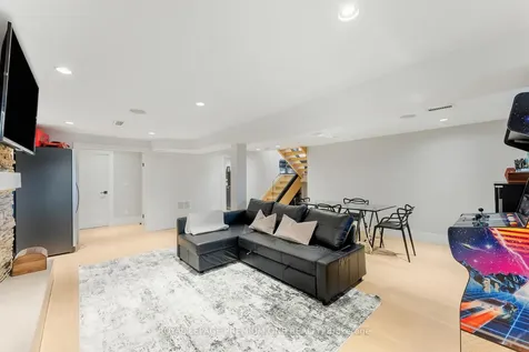 49 Norman Drive King ON L7B 1J2