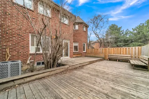 24 Beaumont Place Vaughan ON L4J 4X2