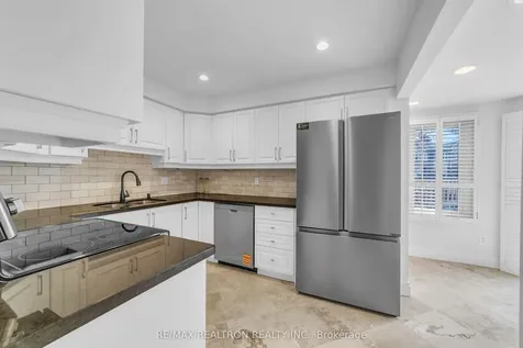 24 Beaumont Place Vaughan ON L4J 4X2