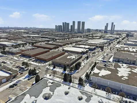 299 Applewood Crescent Vaughan ON L4K 4E7