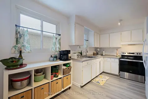 184 Collings Avenue Bradford West Gwillimbury ON L3Z 1N1