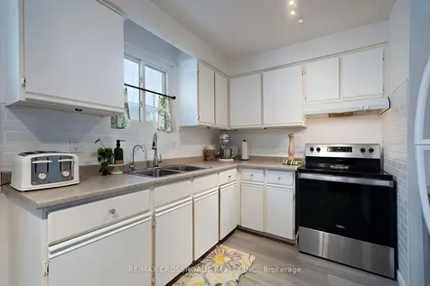 184 Collings Avenue Bradford West Gwillimbury ON L3Z 1N1