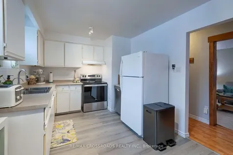 184 Collings Avenue Bradford West Gwillimbury ON L3Z 1N1