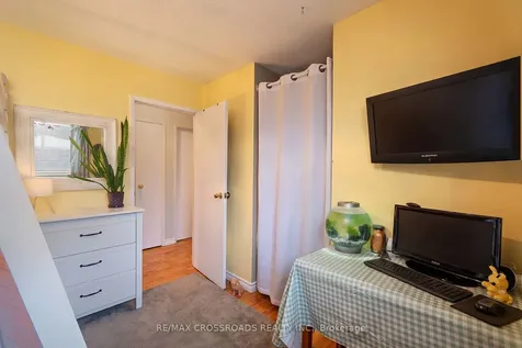 184 Collings Avenue Bradford West Gwillimbury ON L3Z 1N1