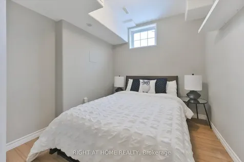 61 Milloy Place Aurora ON L4G 7L2