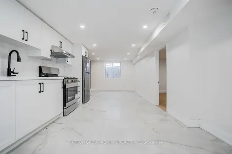 176 Cherrywood Drive Newmarket ON L3Y 2X8