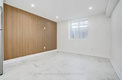 176 Cherrywood Drive Newmarket ON L3Y 2X8