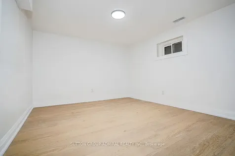 176 Cherrywood Drive Newmarket ON L3Y 2X8